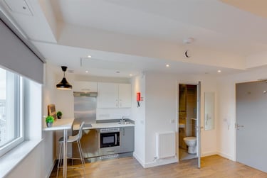 1 bed studio, Notte Street, The Hoe, Plymouth, PL12RQ - Image 3